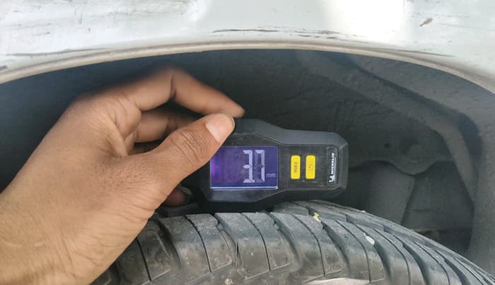 2011 Maruti Wagon R 1.0 LXI, CNG, Manual, 82,282 km, tyre