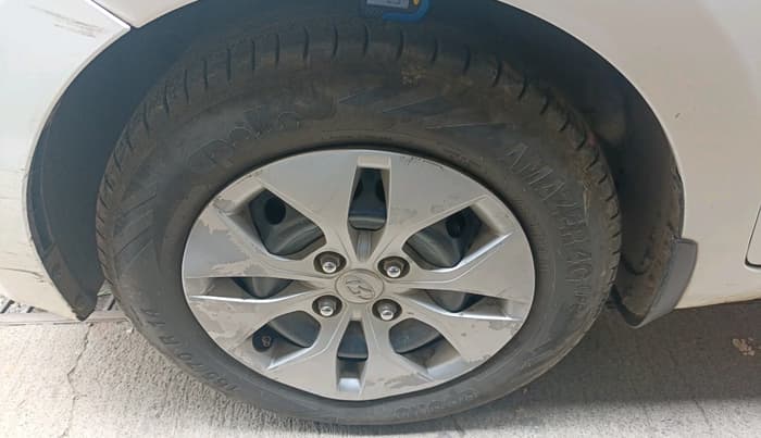 2018 Hyundai Xcent S 1.2, Petrol, Manual, 2,01,933 km, tyre