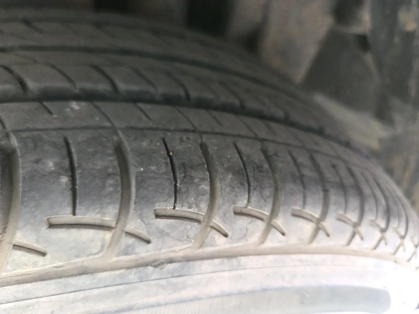 2012 Maruti Swift Dzire ZXI, Petrol, Manual, 24,224 km, tyre