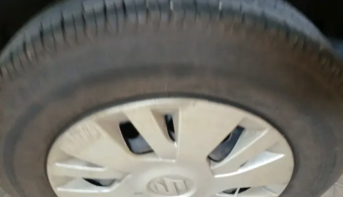 2013 Maruti Swift VDI, Diesel, Manual, 1,29,600 km, tyre