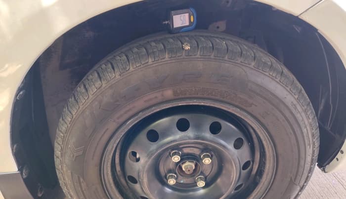 2014 Maruti Swift VXI, Petrol, Manual, 82,955 km, tyre