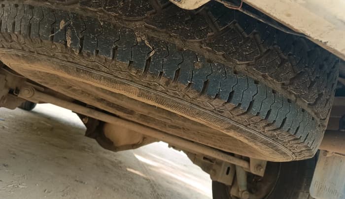 2012 Mahindra Scorpio EX M2DI, Diesel, Manual, 5,68,063 km, tyre