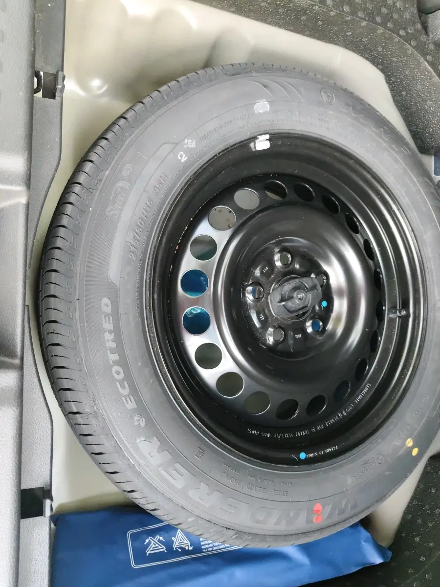 2025 Maruti BREZZA LXI, Petrol, Manual, 6,719 km, tyre
