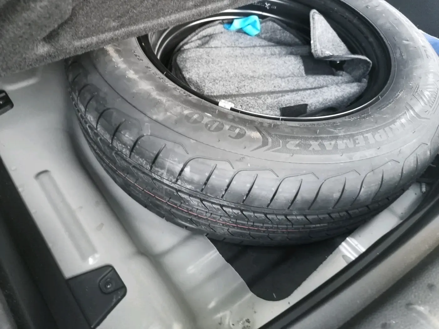 2023 KIA SELTOS HTX PETROL 1.5, Petrol, Manual, 13,897 km, tyre