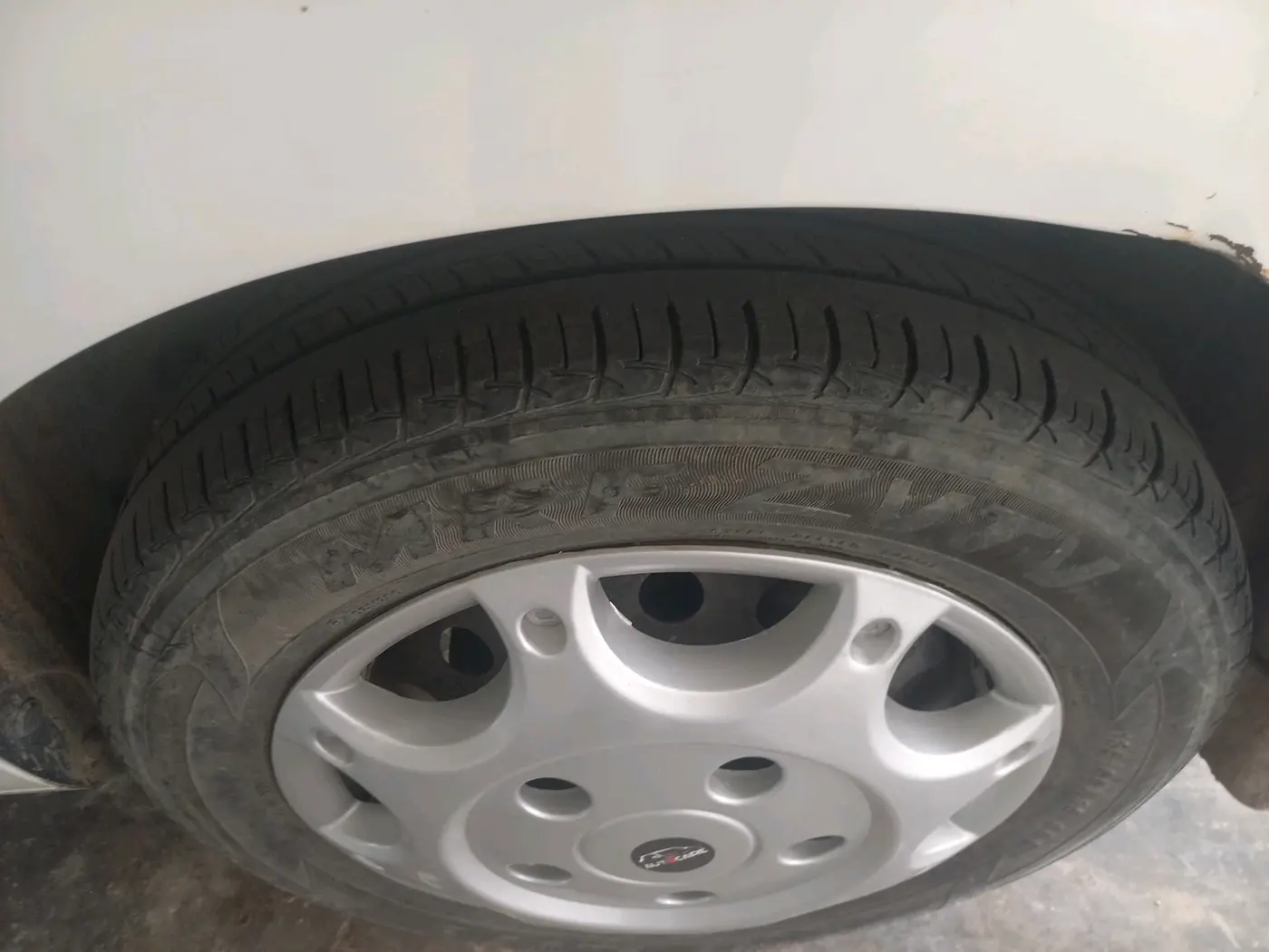 2014 Maruti Ertiga VXI, Petrol, Manual, 65,547 km, tyre