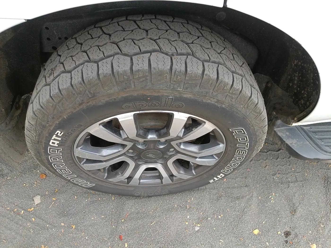 2019 Ford Endeavour TITANIUM PLUS 2.2 4X2 AT SUNROOF, Diesel, Automatic, 2,30,166 km, tyre