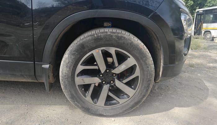 2023 Tata Harrier XZA + O 2.0L RED DARK EDITION 5 STR, Diesel, Automatic, 58,680 km, tyre