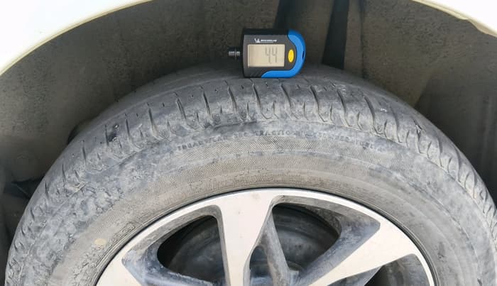 2023 Toyota RUMION  V MT , Petrol, Manual, 35,131 km, tyre