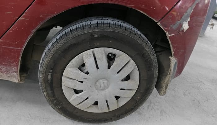 2013 Hyundai Eon ERA +, CNG, Manual, 1,10,528 km, tyre