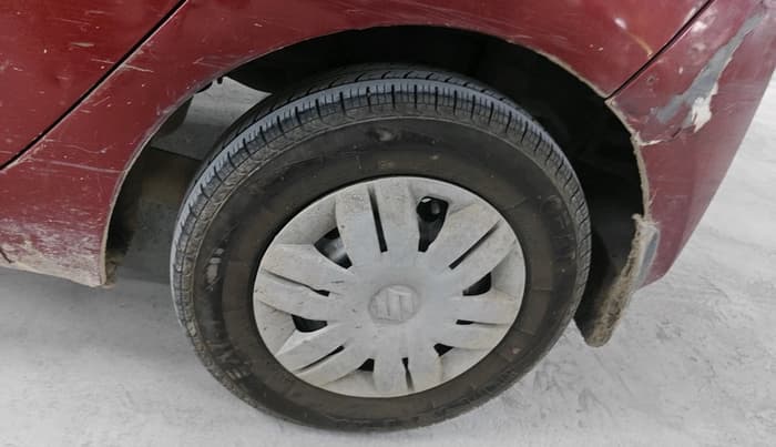 2013 Hyundai Eon ERA +, CNG, Manual, 1,10,528 km, tyre
