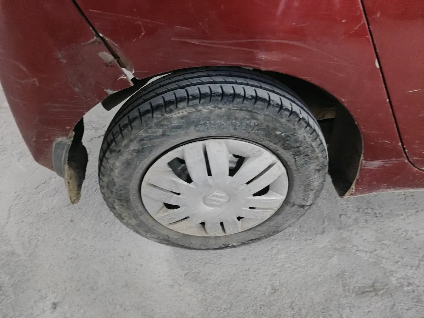 2013 Hyundai Eon ERA +, CNG, Manual, 1,10,528 km, tyre