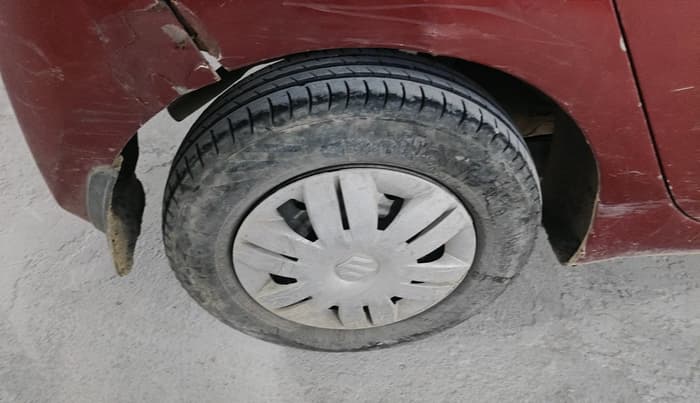 2013 Hyundai Eon ERA +, CNG, Manual, 1,10,528 km, tyre