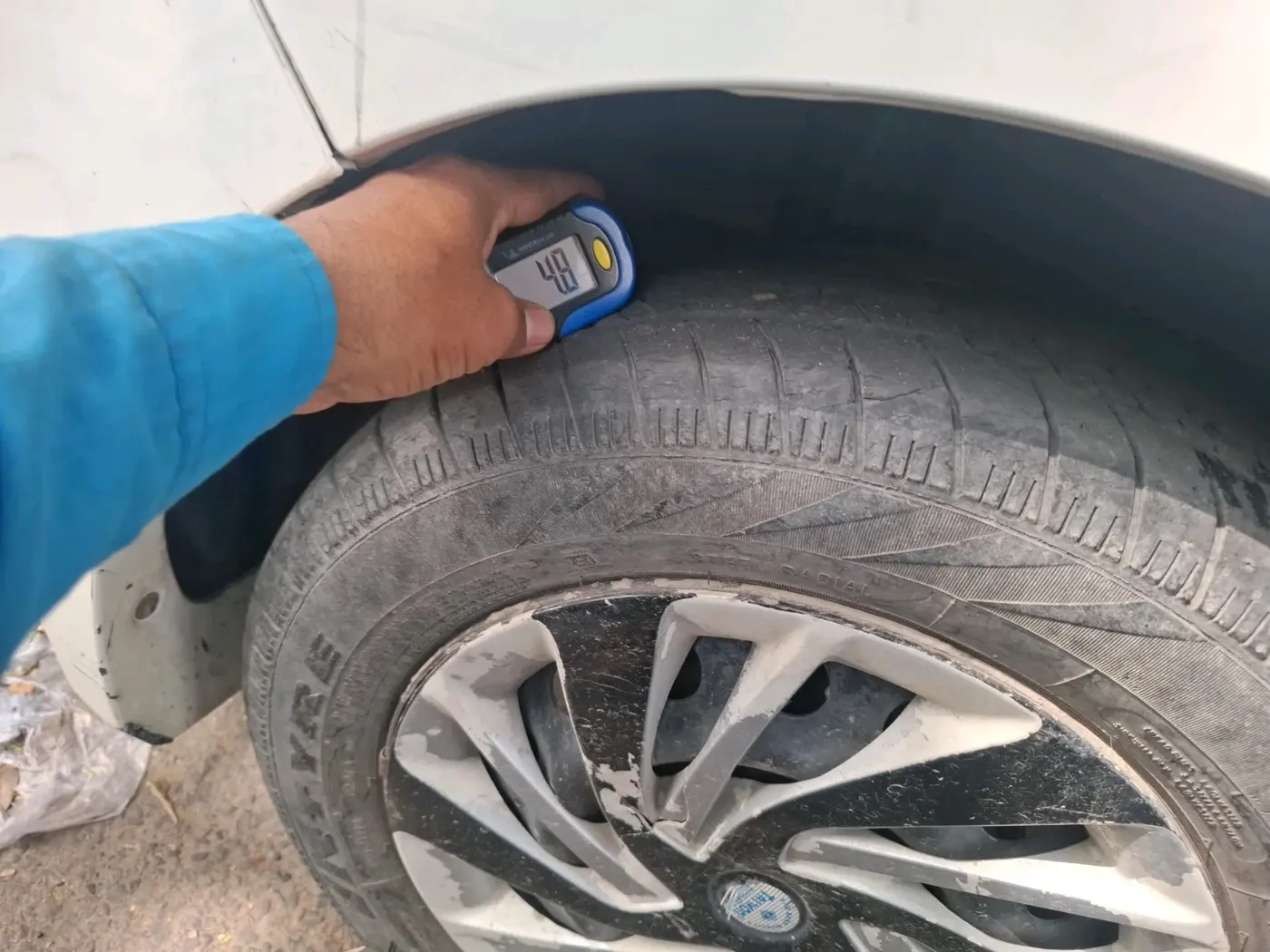 2016 Maruti Ertiga VXI, Petrol, Manual, 32,000 km, tyre