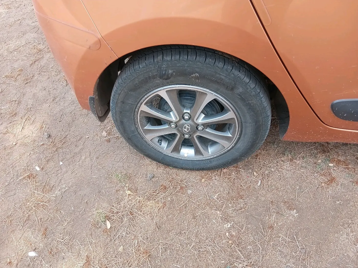 2014 Hyundai Grand i10 ASTA (O) 1.2 KAPPA VTVT, Petrol, Manual, 52,494 km, tyre
