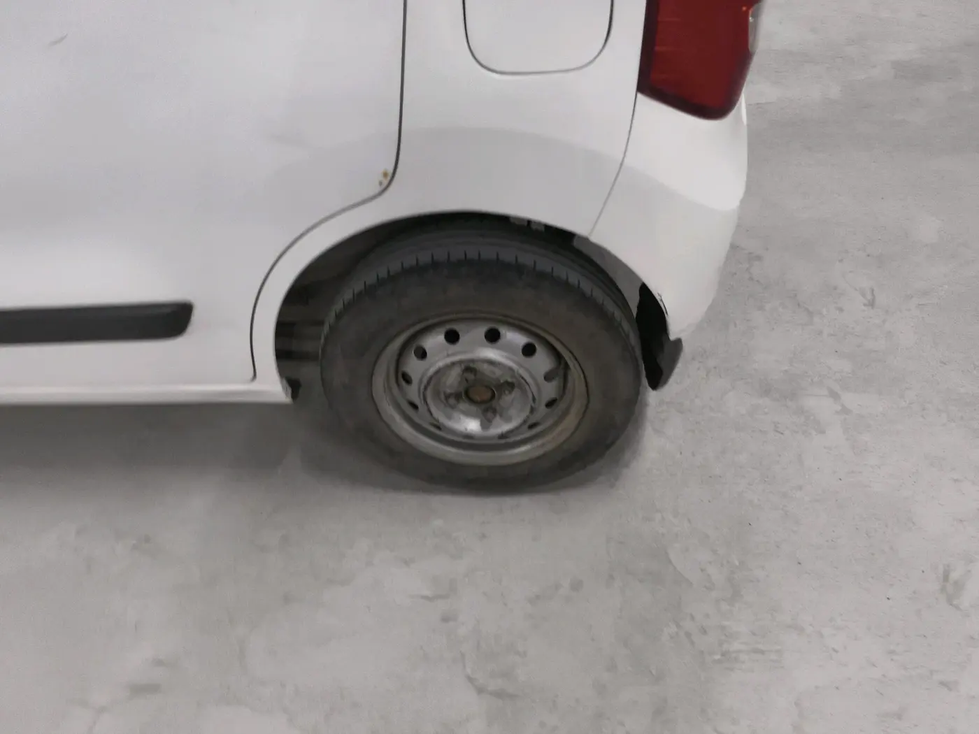 2013 Maruti Wagon R 1.0 LXI CNG, CNG, Manual, 84,233 km, tyre