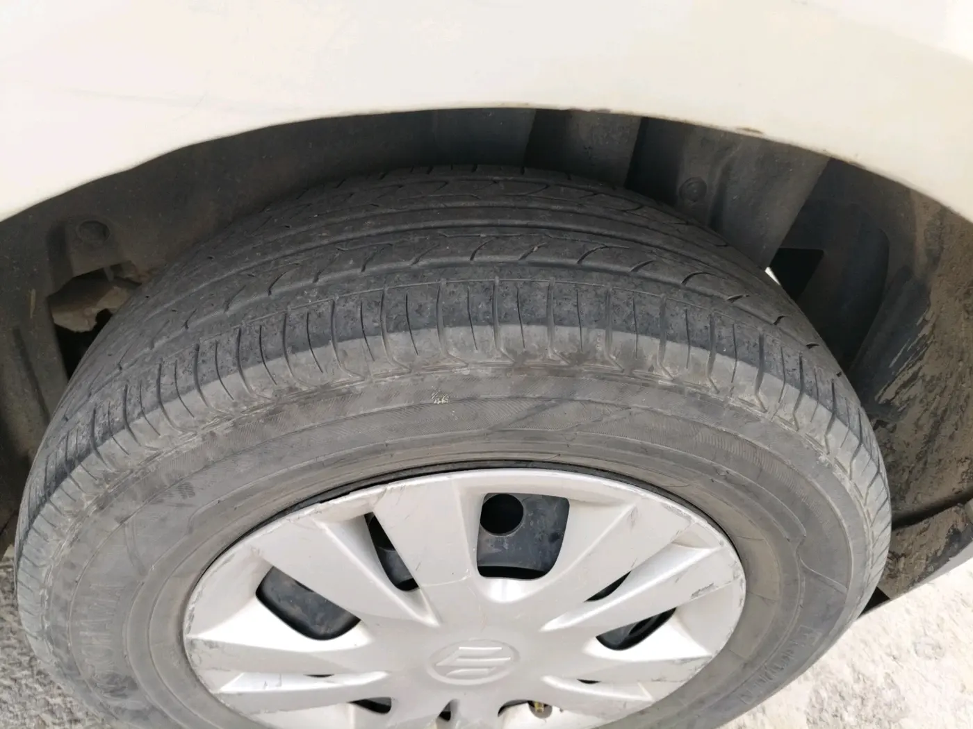 2017 Maruti Swift VXI, CNG, Manual, 87,242 km, tyre