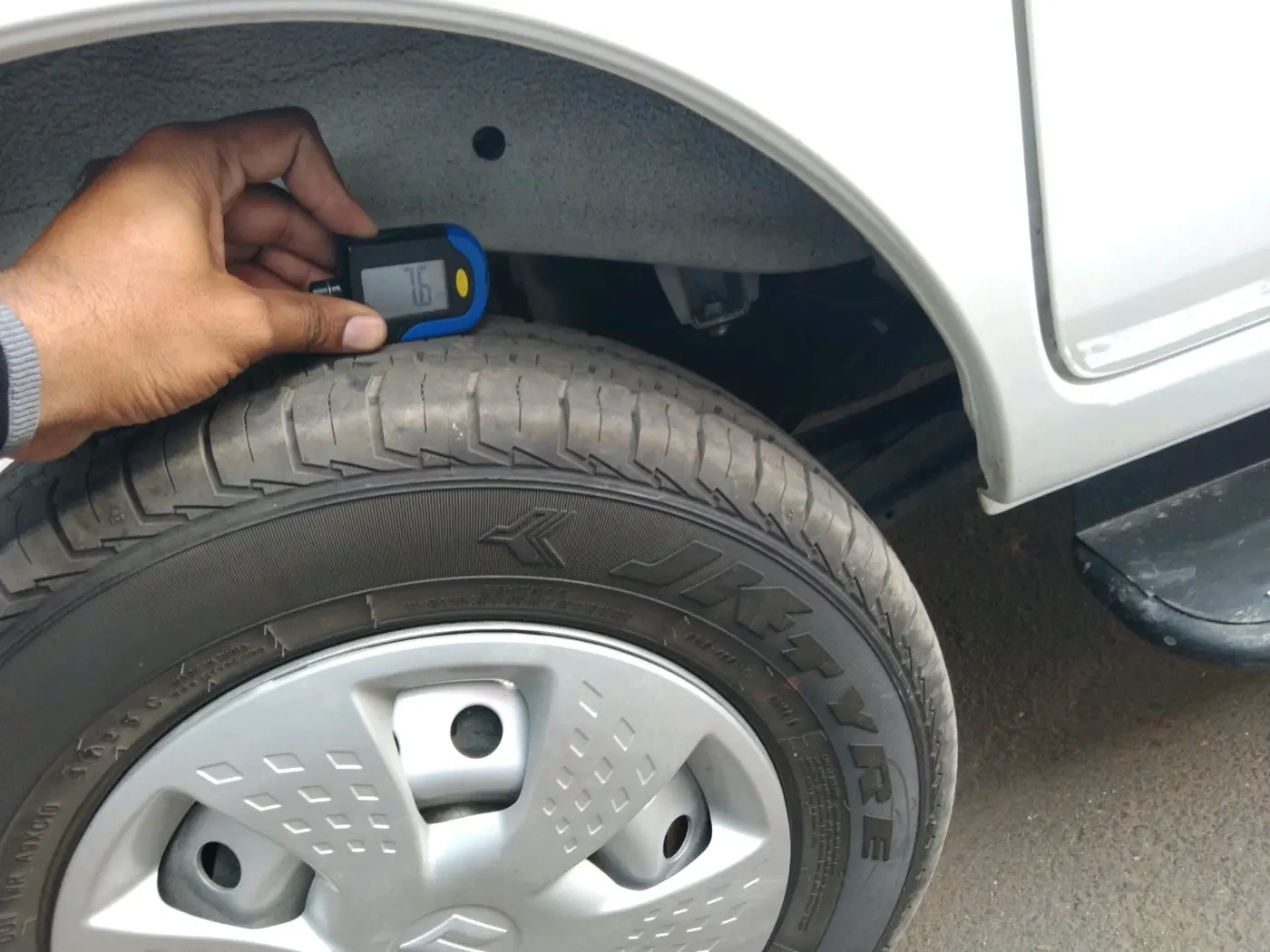 2025 Maruti Eeco 5 STR AC CNG, CNG, Manual, 4,216 km, tyre