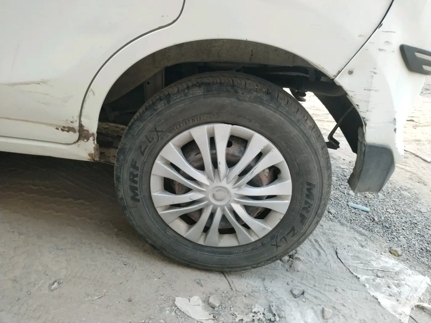 2015 Maruti Alto 800 LXI, Petrol, Manual, 1,65,699 km, tyre