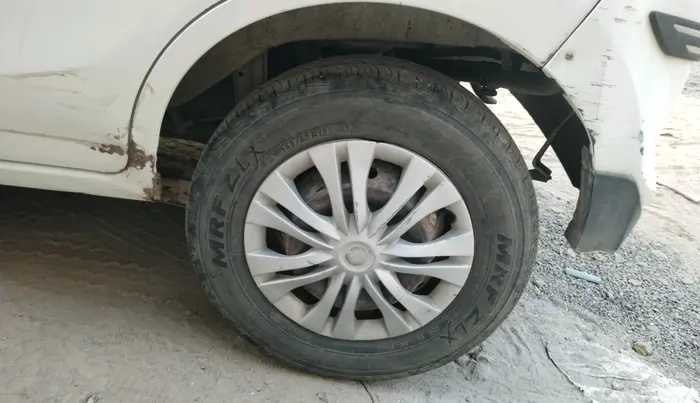 2015 Maruti Alto 800 LXI, Petrol, Manual, 1,65,699 km, tyre