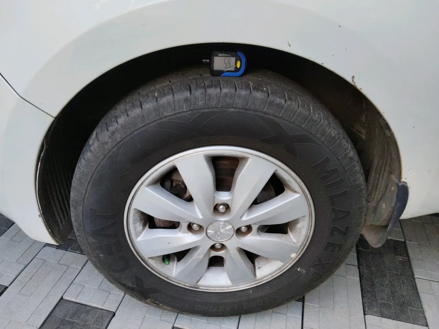2014 Hyundai i20 SPORTZ 1.2, Petrol, Manual, 84,876 km, tyre