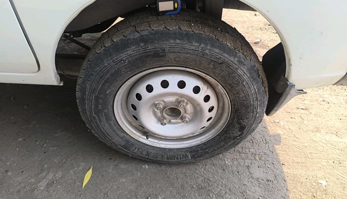 2020 Maruti Eeco 5 STR WITH A/C+HTR, Petrol, Manual, 90,811 km, tyre