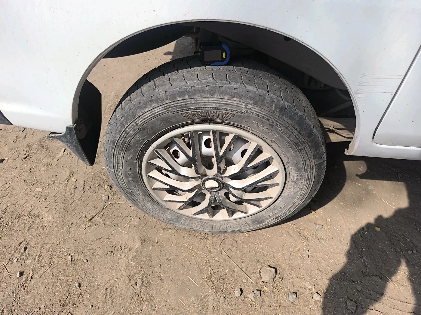 2020 Maruti Eeco 5 STR WITH A/C+HTR, Petrol, Manual, 90,811 km, tyre