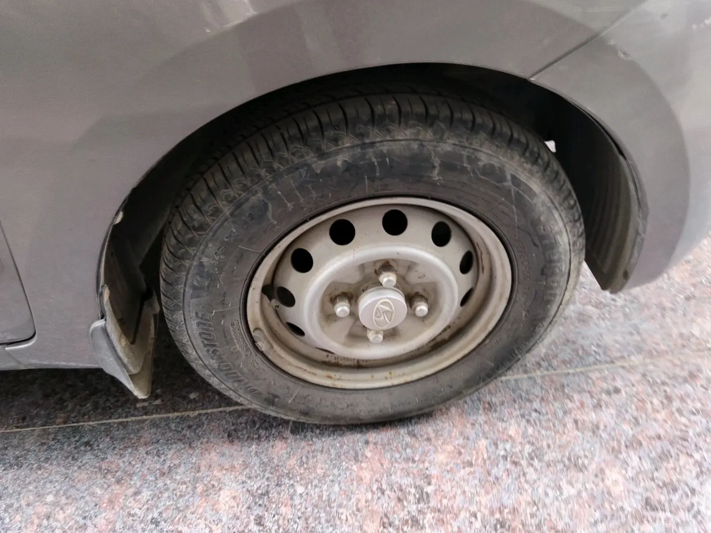 2013 Hyundai Eon ERA +, Petrol, Manual, 70,177 km, tyre