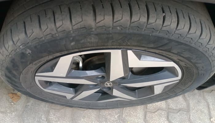 2024 Hyundai ALCAZAR PRESTIGE 1.5 TURBO PETROL MT 7STR, Petrol, Manual, 33,217 km, tyre