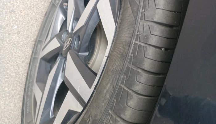 2024 Hyundai ALCAZAR PRESTIGE 1.5 TURBO PETROL MT 7STR, Petrol, Manual, 33,217 km, tyre