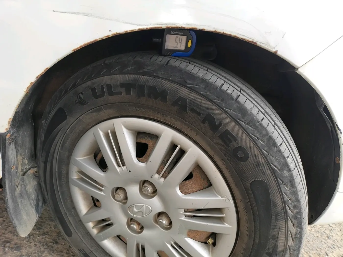 2013 Hyundai Santro Xing GLS, CNG, Manual, 1,64,595 km, tyre