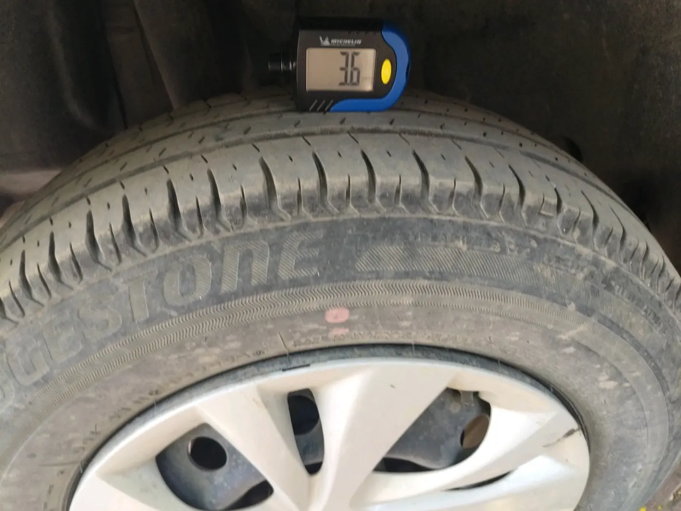 2021 Maruti Swift VXI, Petrol, Manual, 33,682 km, tyre
