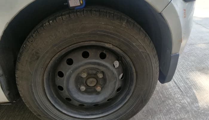 2011 Maruti Swift VXI, Petrol, Manual, 92,463 km, tyre