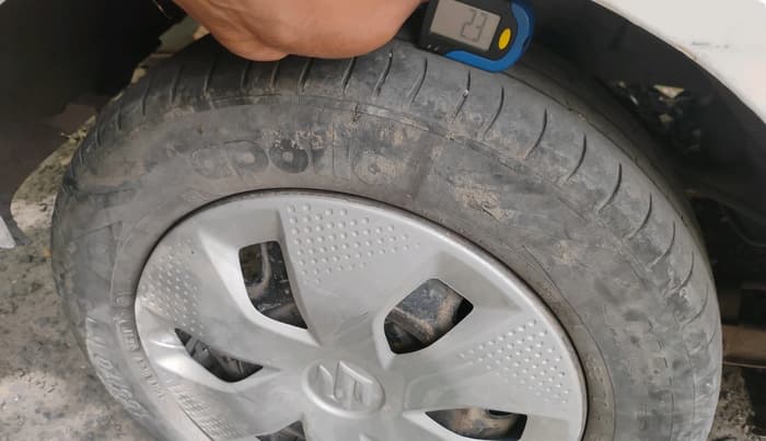 2015 Maruti Alto K10 VXI, CNG, Manual, 79,011 km, tyre