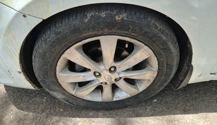2011 Hyundai Verna FLUIDIC 1.6 CRDI SX OPT AT, Diesel, Automatic, 1,22,331 km, tyre