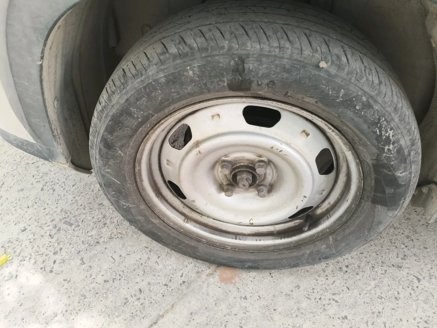 2022 Nissan MAGNITE XE, Petrol, Manual, 30,435 km, tyre