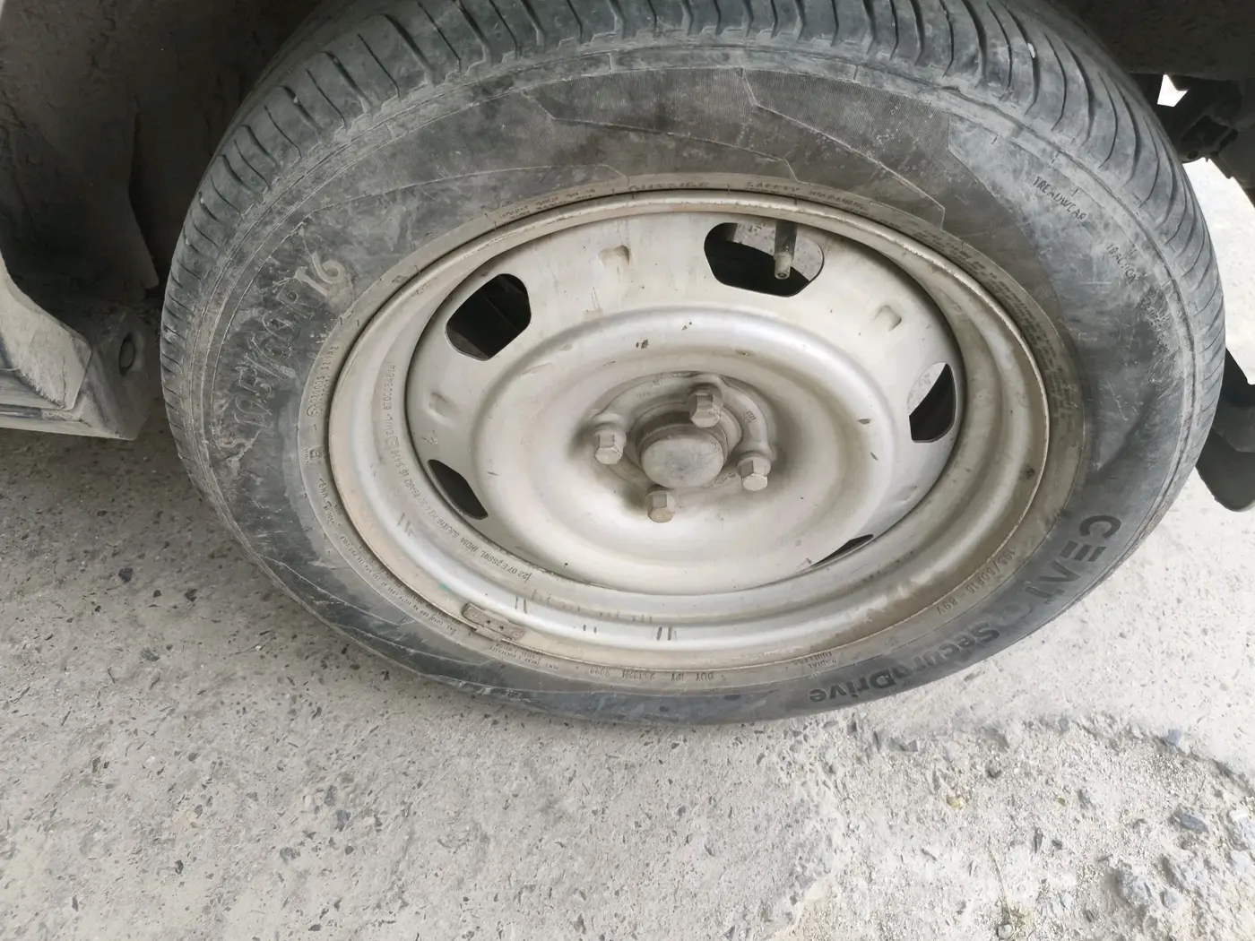 2022 Nissan MAGNITE XE, Petrol, Manual, 30,435 km, tyre