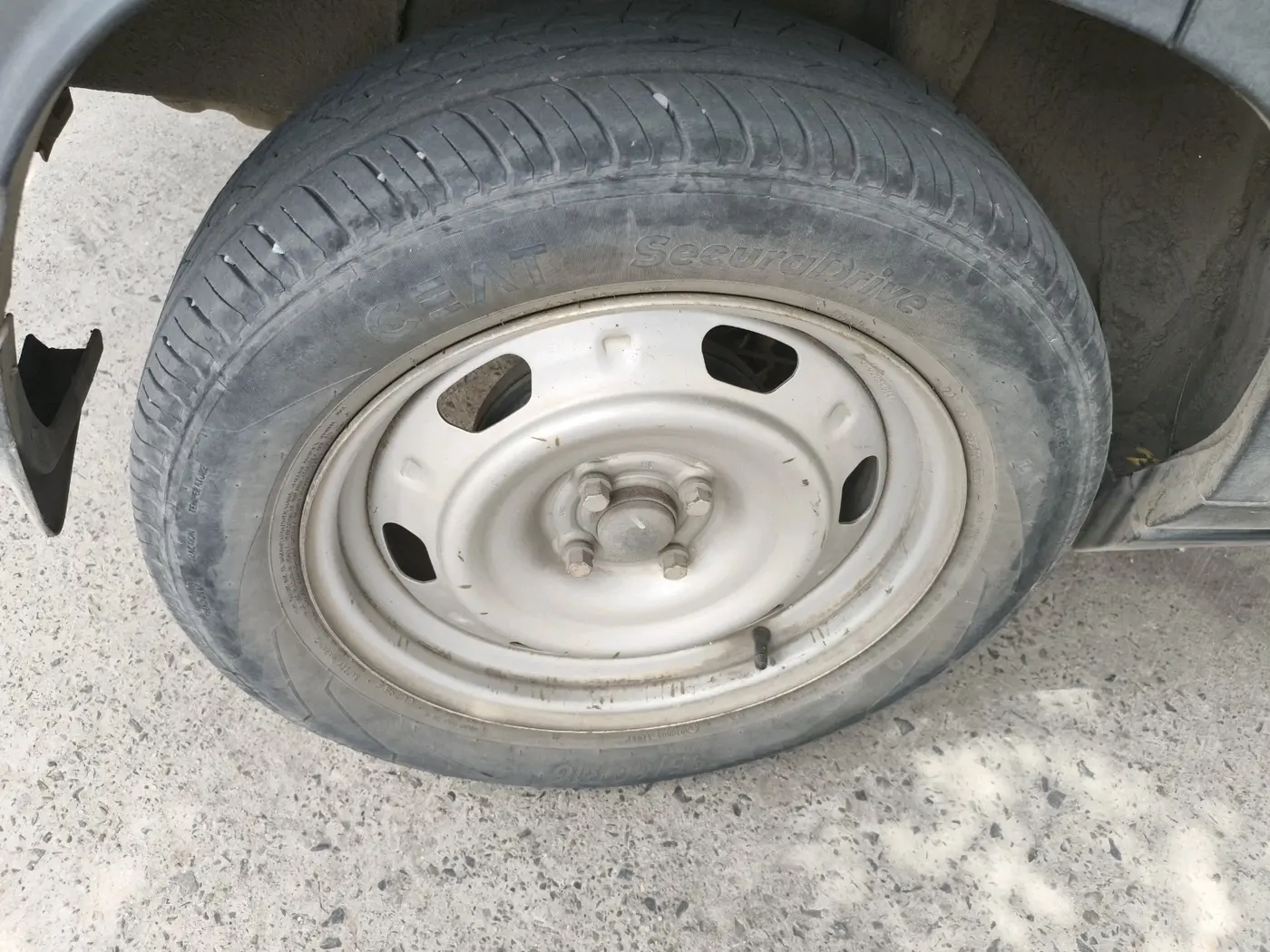 2022 Nissan MAGNITE XE, Petrol, Manual, 30,435 km, tyre