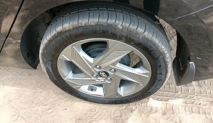 2022 Hyundai Verna SX 1.5 VTVT, Petrol, Manual, 58,900 km, tyre