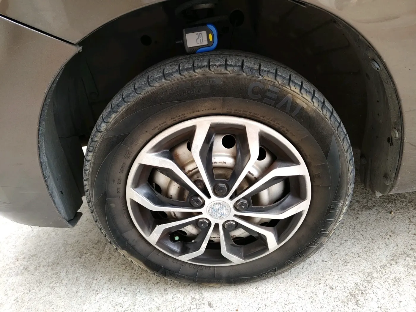 2013 Maruti Wagon R 1.0 LXI, Petrol, Manual, 72,906 km, tyre