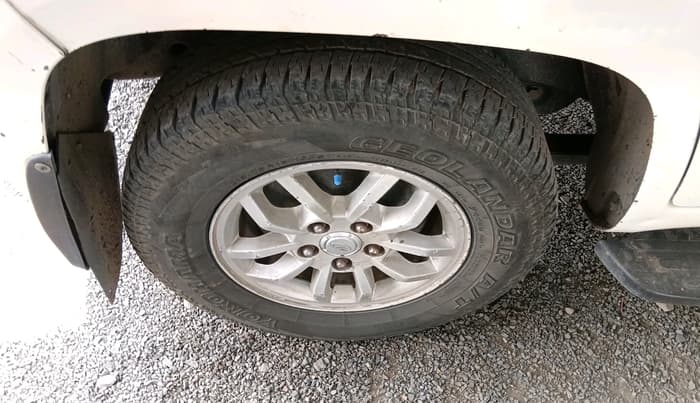 2017 Mahindra TUV300 T8, Diesel, Manual, 3,15,782 km, tyre