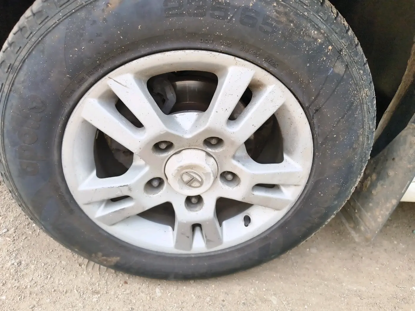 2011 Tata Aria PRIDE 4X4, Diesel, Manual, 1,53,784 km, tyre