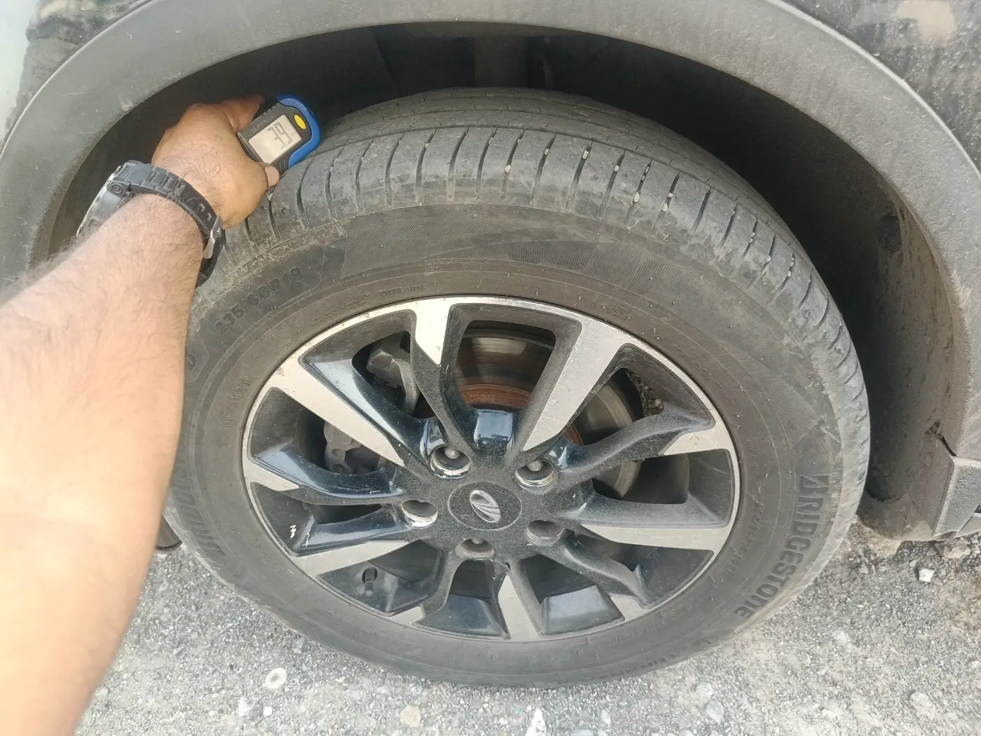 2019 Mahindra XUV500 W11, Diesel, Manual, 1,93,082 km, tyre