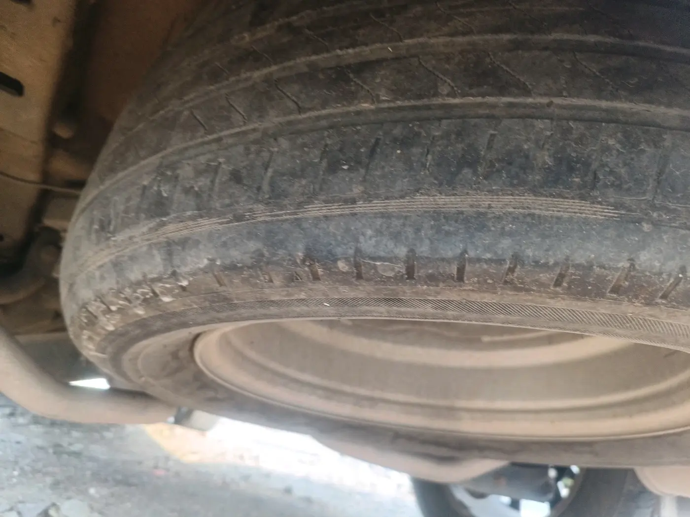 2019 Mahindra XUV500 W11, Diesel, Manual, 1,93,082 km, tyre