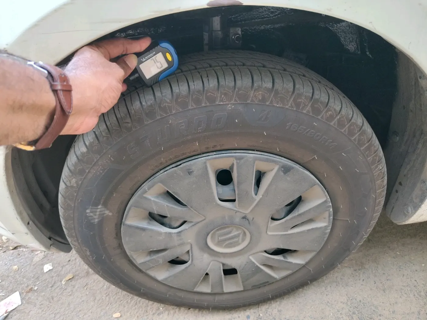 2013 Maruti Swift VXI, Petrol, Manual, 66,257 km, tyre