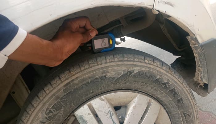 2013 Maruti Alto 800 LXI, CNG, Manual, 2,33,276 km, tyre