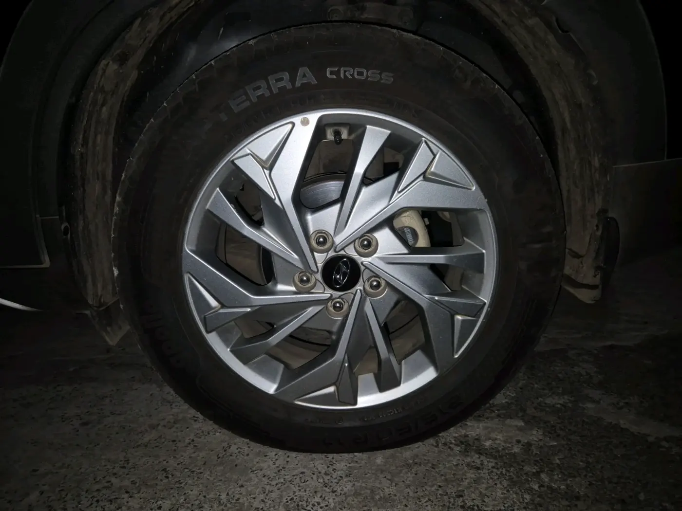 2021 Hyundai Creta SX EXECUTIVE 1.5 PETROL, Petrol, Manual, 1,20,872 km, tyre