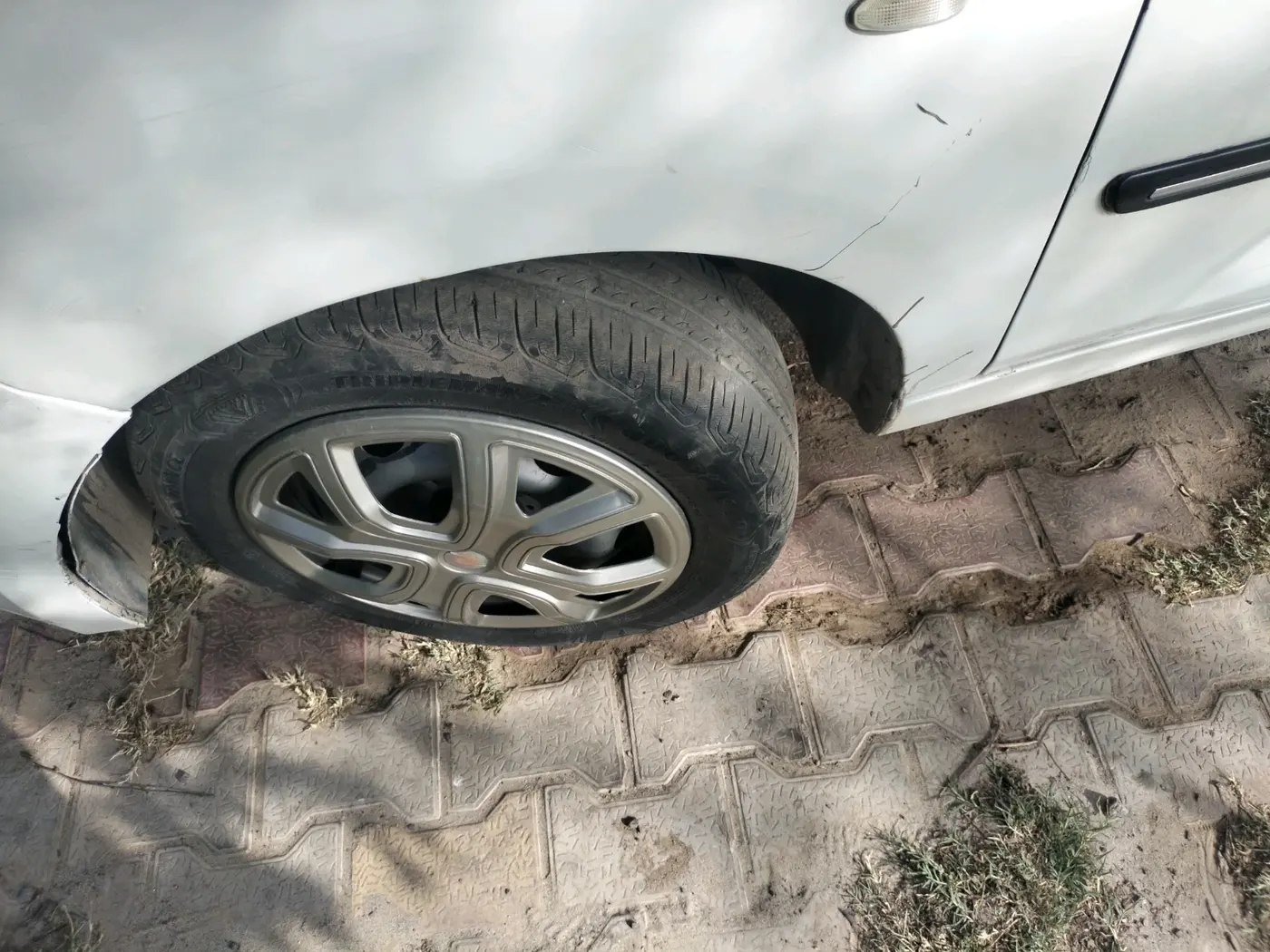 2021 Tata Tiago XE PETROL, Petrol, Manual, 6,56,550 km, tyre