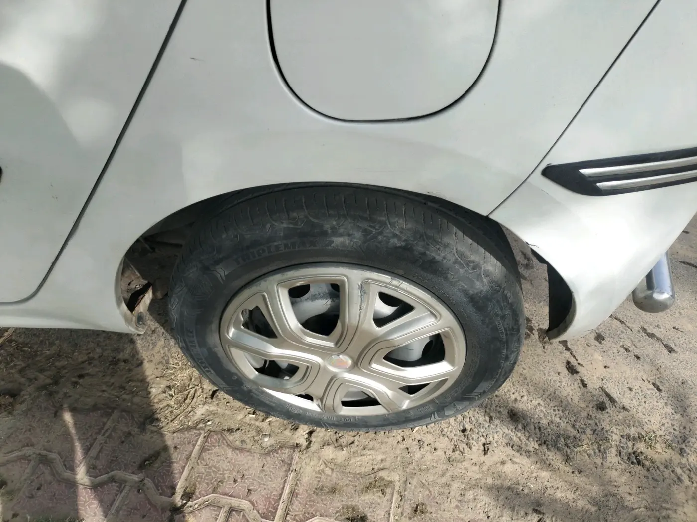 2021 Tata Tiago XE PETROL, Petrol, Manual, 6,56,550 km, tyre