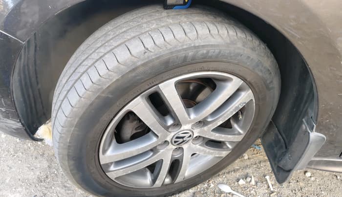 2014 Volkswagen Jetta HIGHLINE TDI, Diesel, Manual, 2,00,085 km, tyre
