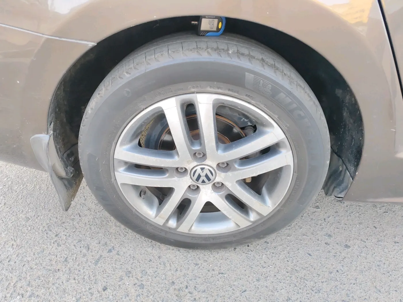 2014 Volkswagen Jetta HIGHLINE TDI, Diesel, Manual, 2,00,085 km, tyre